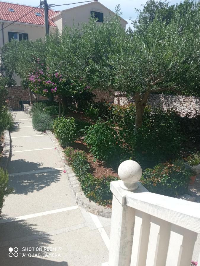 Apartman Hibiskus Bol Exterior photo