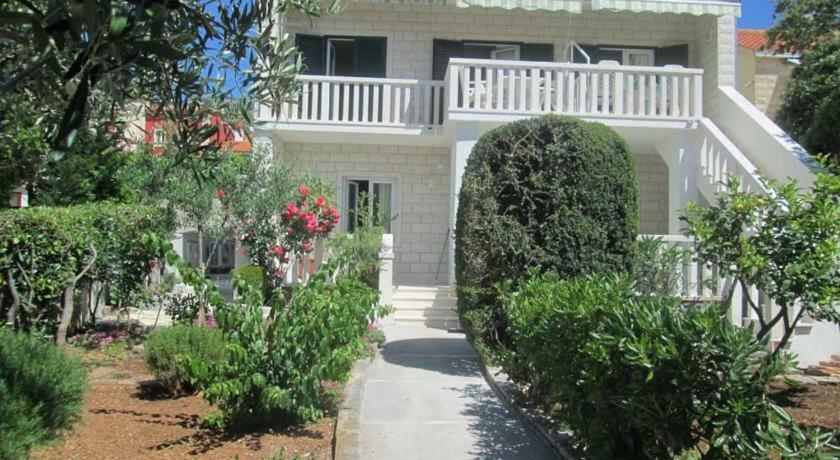 Apartman Hibiskus Bol Exterior photo