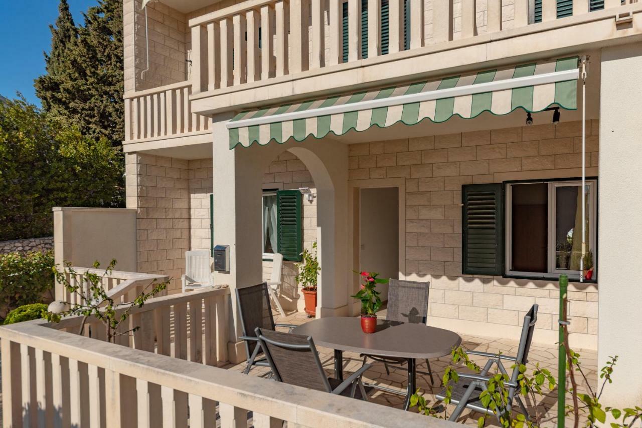Apartman Hibiskus Bol Exterior photo