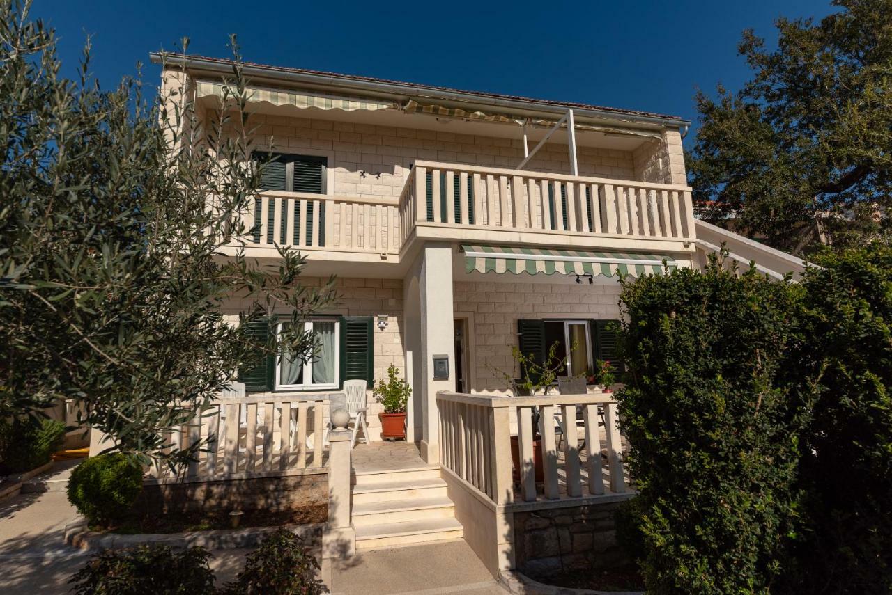 Apartman Hibiskus Bol Exterior photo
