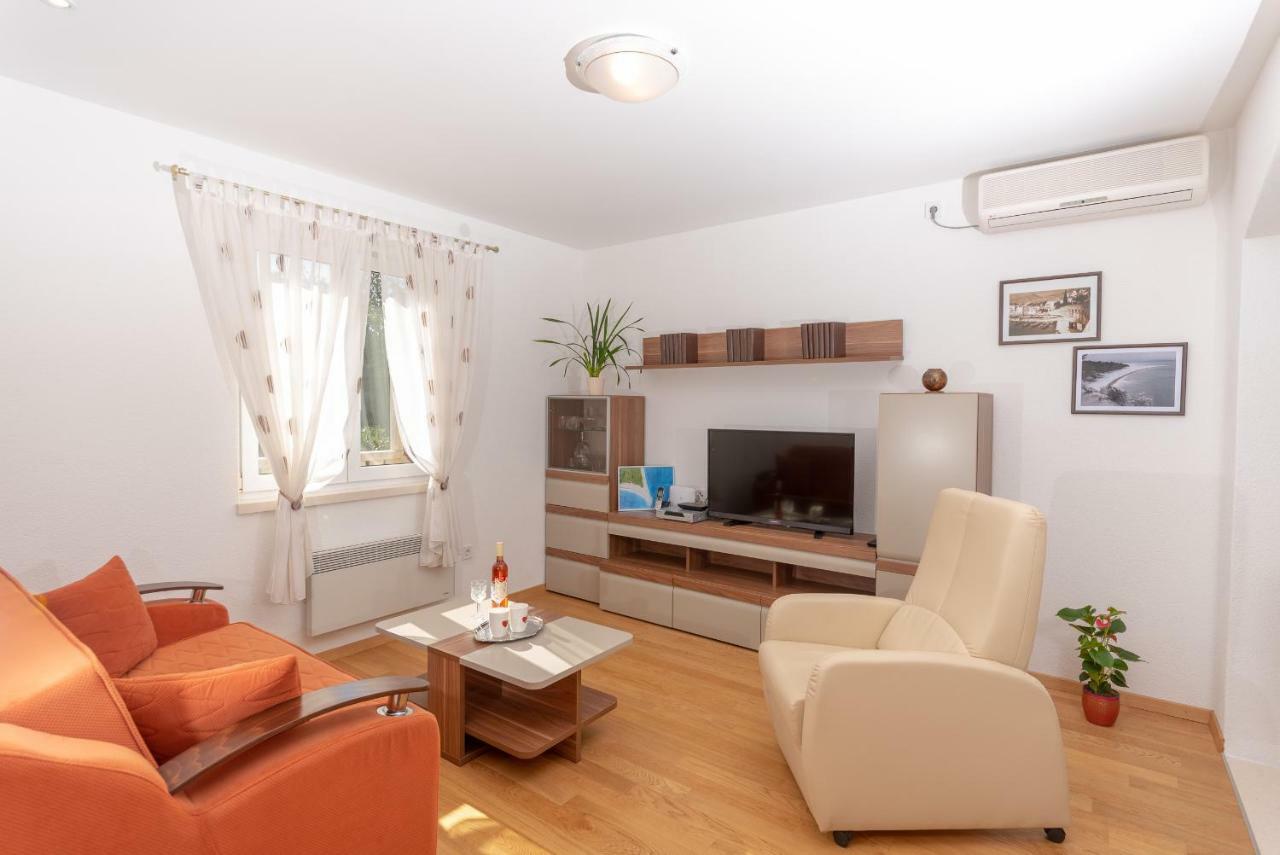 Apartman Hibiskus Bol Exterior photo