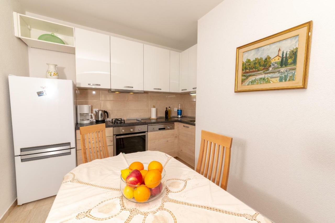 Apartman Hibiskus Bol Exterior photo